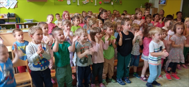 Fotogalerie Divadelní představení v MŠ, foto č. 13