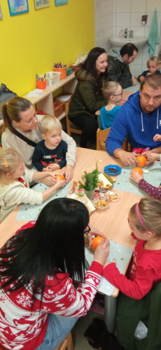 Fotogalerie Vánoční besídka spojená s vánočním tvořením ve 2. třídě, foto č. 1