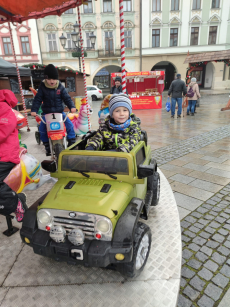 Fotogalerie Návštěva vánočních trhů na Masarykově náměstí - 3. třída, foto č. 9