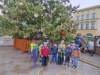 Fotogalerie Návštěva vánočních trhů na Masarykově náměstí - 3. třída, foto č. 13