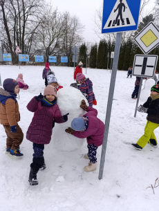 Fotogalerie Paní Zima kraluje - 3. třída, foto č. 16