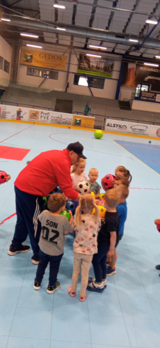 Fotogalerie Veselé sportovky pro děti ze školky - 1. a 2. třída, foto č. 16