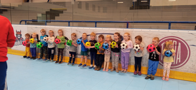 Fotogalerie Veselé sportovky pro děti ze školky - 1. a 2. třída, foto č. 19