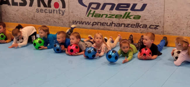 Fotogalerie Veselé sportovky pro děti ze školky - 1. a 2. třída, foto č. 20