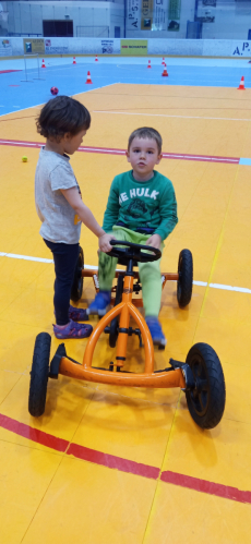 Fotogalerie Veselé sportovky pro děti ze školky - 1. a 2. třída, foto č. 37