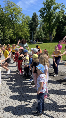 Fotogalerie Open Air Základní umělecké školy Nový Jičín - 4. třída, foto č. 9