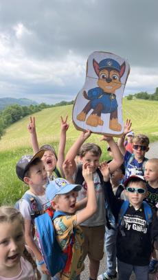 Fotogalerie Střípky z prvního dne školky v přírodě – Tlapková patrola v akci, foto č. 8