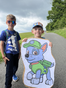 Fotogalerie Střípky z prvního dne školky v přírodě – Tlapková patrola v akci, foto č. 9