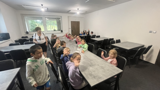 Fotogalerie Střípky z prvního dne školky v přírodě – Tlapková patrola v akci, foto č. 14