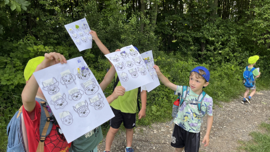 Fotogalerie Druhý den školky v přírodě – výpravy, týmové hry a večerní stezka odvahy, foto č. 20