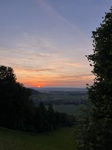 Fotogalerie Druhý den školky v přírodě – výpravy, týmové hry a večerní stezka odvahy, foto č. 8