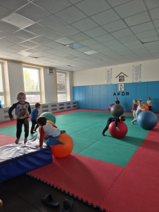 Fotogalerie Veselé sportovky pro děti ze školky - 2. třída - 21.10.2025, foto č. 3