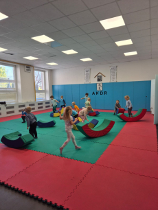 Fotogalerie Veselé sportovky pro děti ze školky - 2. třída - 4.11.2025, foto č. 2