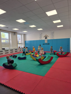 Fotogalerie Veselé sportovky pro děti ze školky - 2. třída - 4.11.2025, foto č. 3