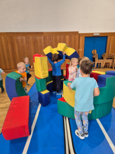 Fotogalerie Veselé sportovky pro děti ze školky - 2. třída - 4.11.2025, foto č. 7