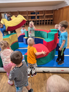 Fotogalerie Veselé sportovky pro děti ze školky - 2. třída - 4.11.2025, foto č. 10