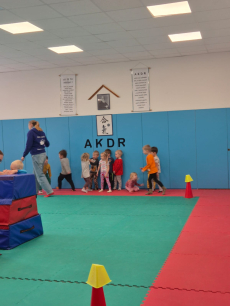 Fotogalerie Veselé sportovky pro děti ze školky - 2. třída - 11.11.2025, foto č. 3