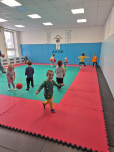 Fotogalerie Veselé sportovky pro děti ze školky - 2. třída - 11.11.2025, foto č. 7