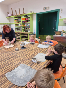 Fotogalerie Návštěva kroužku keramiky - 2. třída, foto č. 14