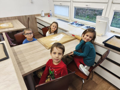 Fotogalerie Pečení vánočního cukroví ve 3. třídě, foto č. 35