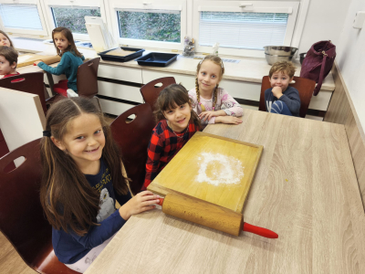 Fotogalerie Pečení vánočního cukroví ve 3. třídě, foto č. 36