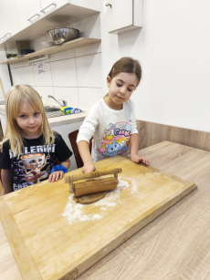 Fotogalerie Pečení vánočního cukroví ve 3. třídě, foto č. 32