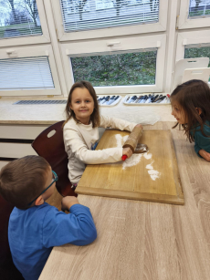 Fotogalerie Pečení vánočního cukroví ve 3. třídě, foto č. 26