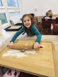 Fotogalerie Pečení vánočního cukroví ve 3. třídě, foto č. 20