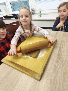 Fotogalerie Pečení vánočního cukroví ve 3. třídě, foto č. 23