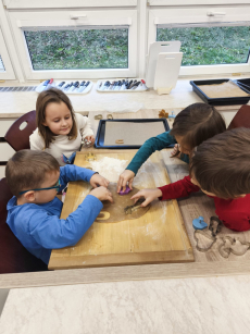 Fotogalerie Pečení vánočního cukroví ve 3. třídě, foto č. 7