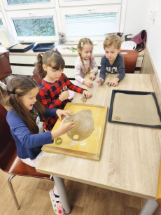 Fotogalerie Pečení vánočního cukroví ve 3. třídě, foto č. 5