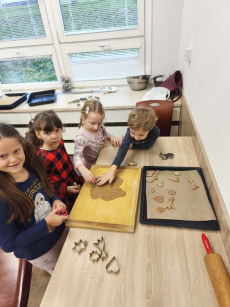 Fotogalerie Pečení vánočního cukroví ve 3. třídě, foto č. 6