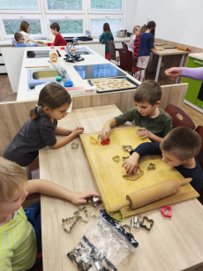 Fotogalerie Pečení vánočního cukroví ve 3. třídě, foto č. 13