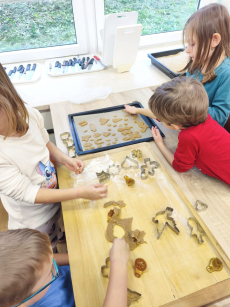 Fotogalerie Pečení vánočního cukroví ve 3. třídě, foto č. 3