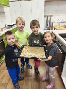 Fotogalerie Pečení vánočního cukroví ve 3. třídě, foto č. 17