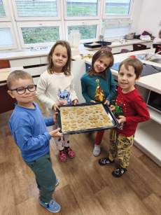 Pečení vánočního cukroví ve 3. třídě