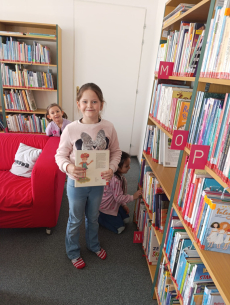 Fotogalerie Návštěva knihovny - 3. třída, foto č. 9
