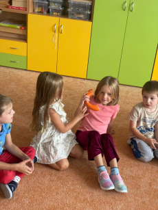 Fotogalerie Ovoce a zelenina v naší mateřské škole  - 3. třída, foto č. 9