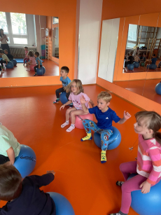 Fotogalerie Podzimní kouzlení v naší mateřské škole ve 3. třídě, foto č. 2